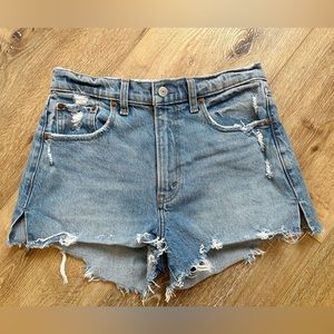 Abercrombie & Fitch High Rise Mom Short Light Wash Size 27 (4)